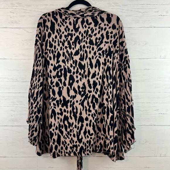 Umgee Leopard Print Open Front Tie Hem Crinkle Blouse Size XL/1X - Picture 2 of 7
